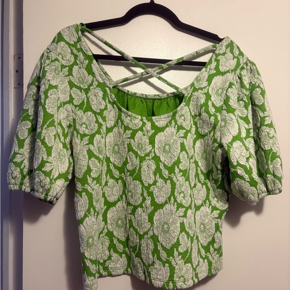 Suzy Shier Green and White Crop Puff Sleeve Blouse - Picture 2 of 2